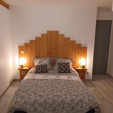 La Maison Du Bonheur Saint-Germain-Laval  外观 照片